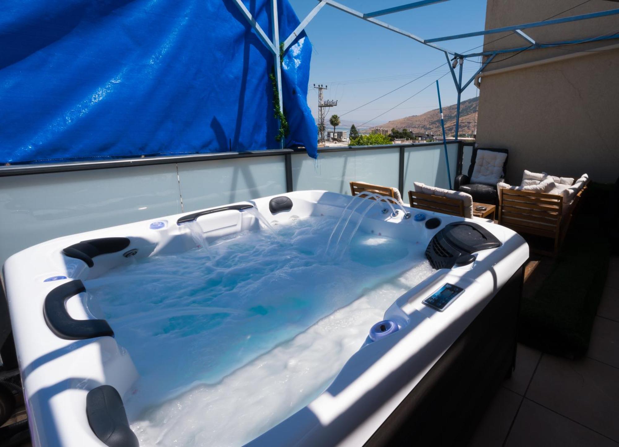 Levication 2 Bedrooms Pool&Jacuzzi ทิเบเรียส ภายนอก รูปภาพ