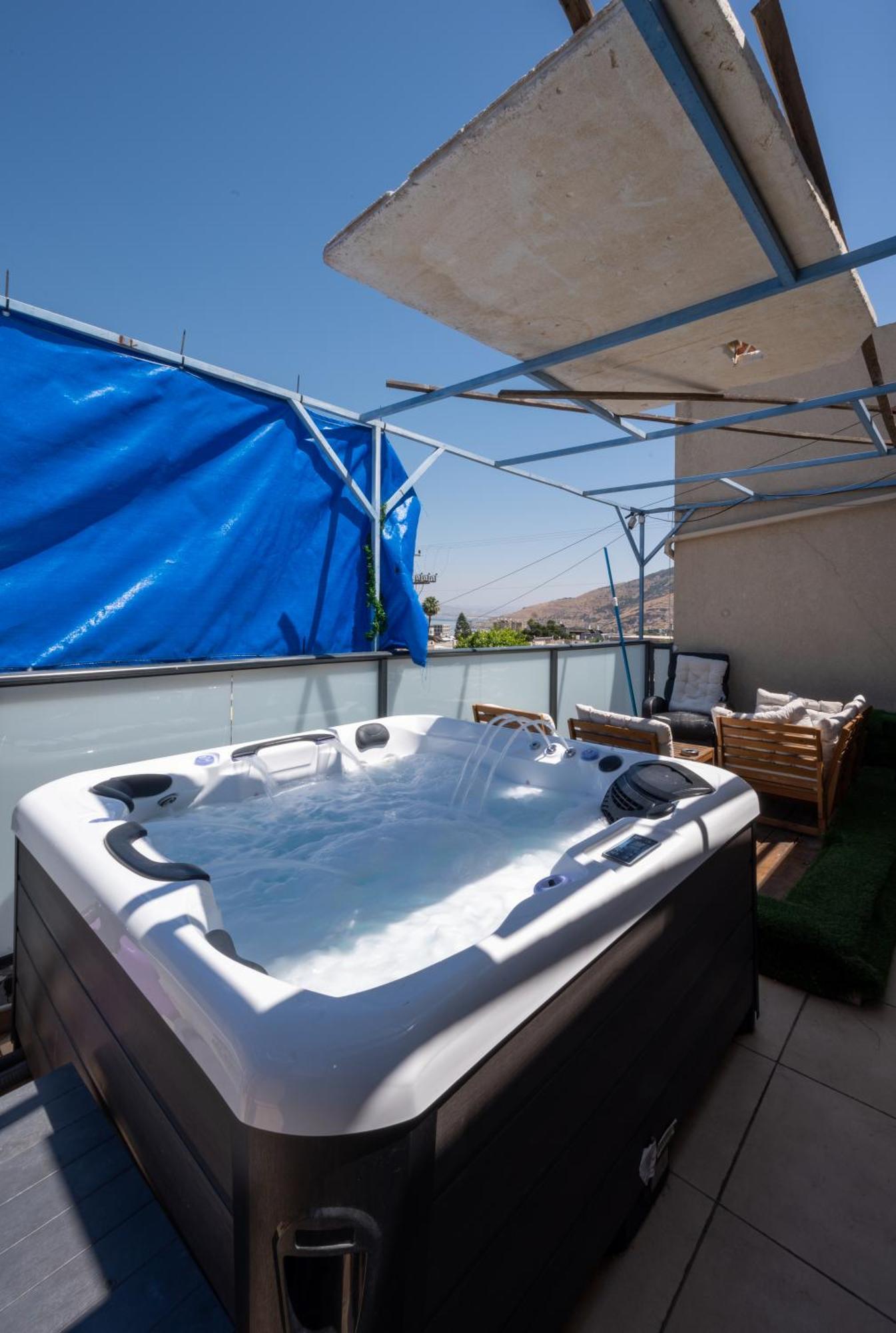 Levication 2 Bedrooms Pool&Jacuzzi ทิเบเรียส ภายนอก รูปภาพ